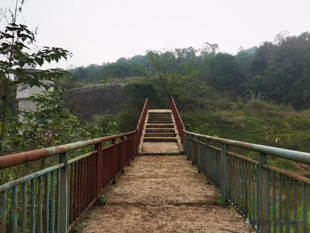 “行走乡间•发现自贡”跟着放羊人线路行走，感受难得一见的铁钱溪风光。