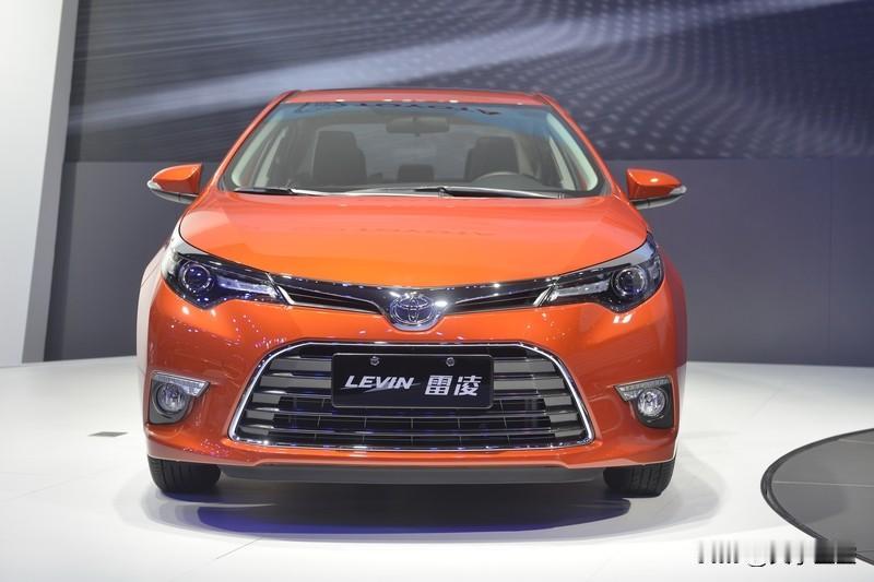 大众朗逸和丰田雷凌都是热门合资家轿，单月销量超2.5万台。选哪款，得看需求。
 