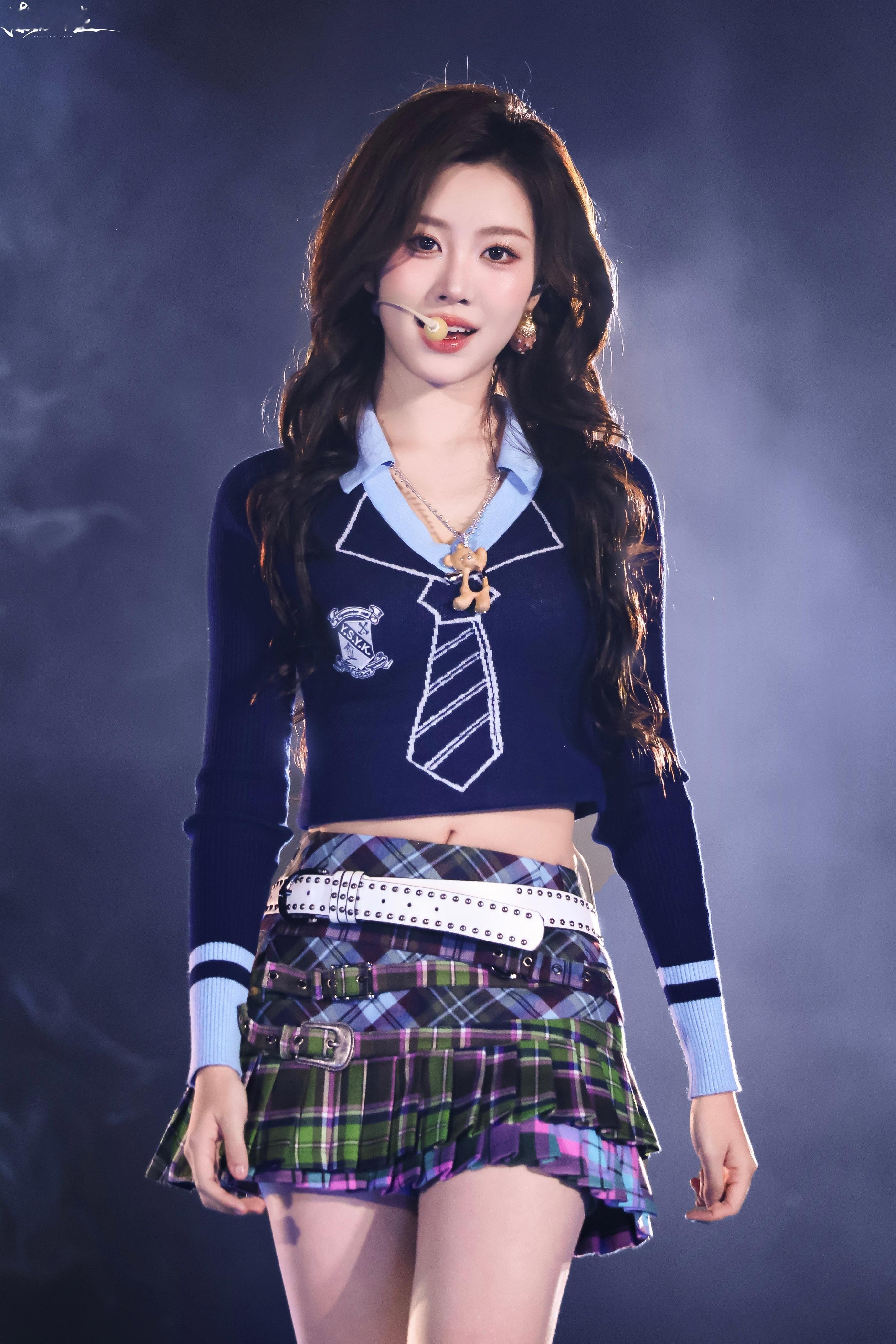 【李芊语】好明艳的芊语 你从光里走来✨️ 