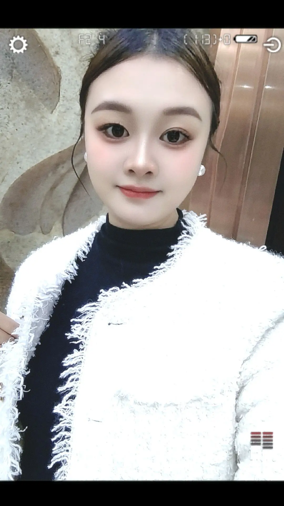 “钱在挣  脾气在改，           剩下的以后再说吧…”