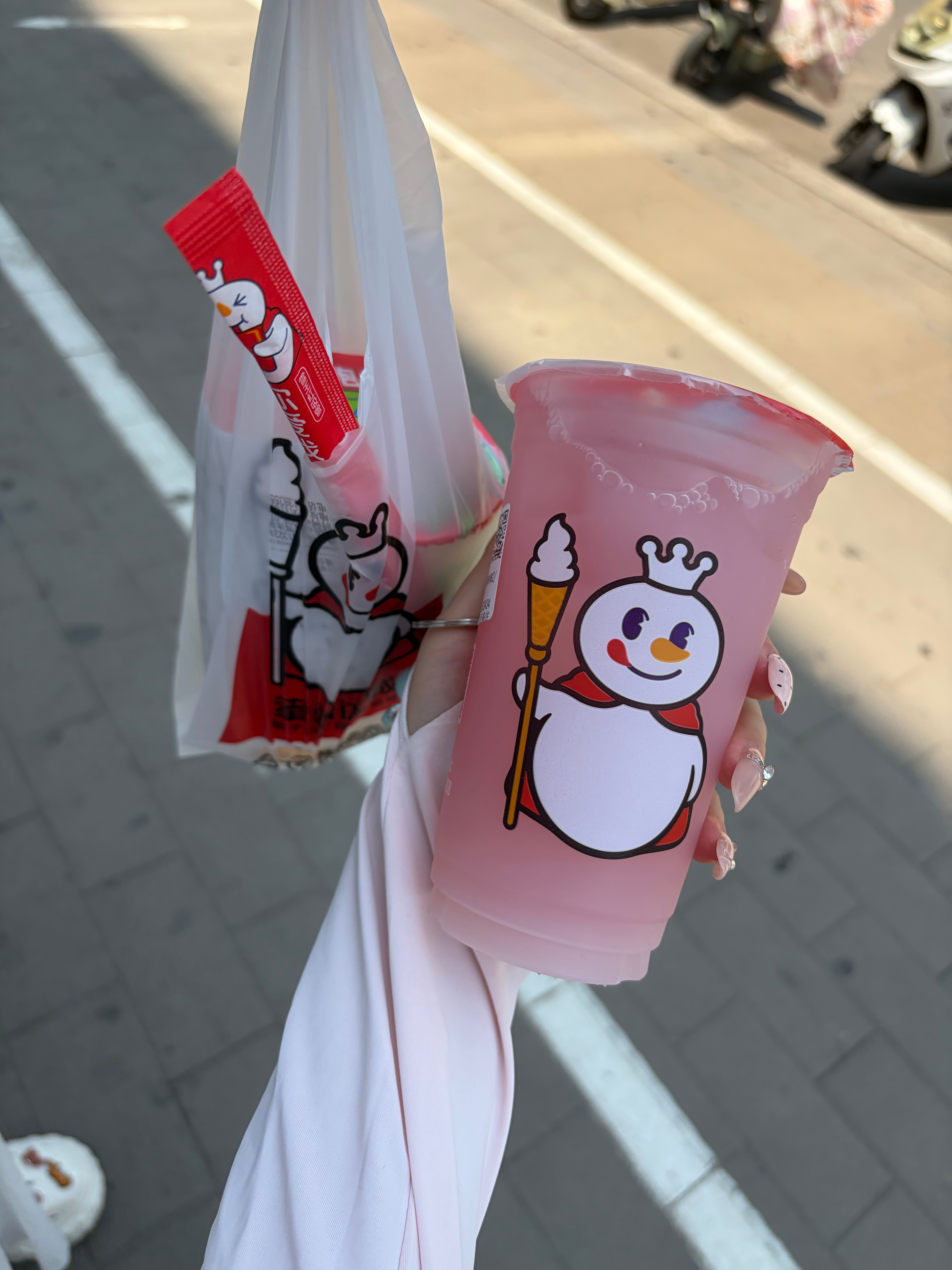 支持蜜雪冰城 