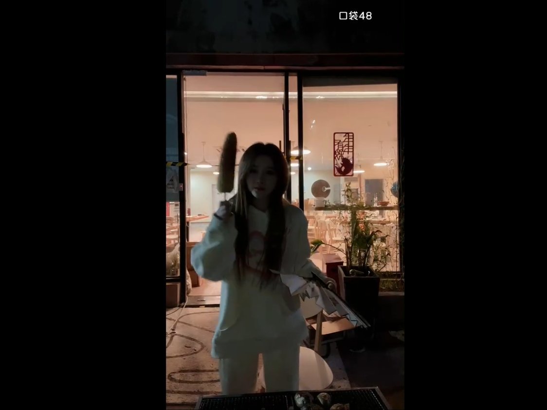 我看了半天才看出来p1是一一[淡淡的]dbq我以为来送外卖的  然后右边这个小萌