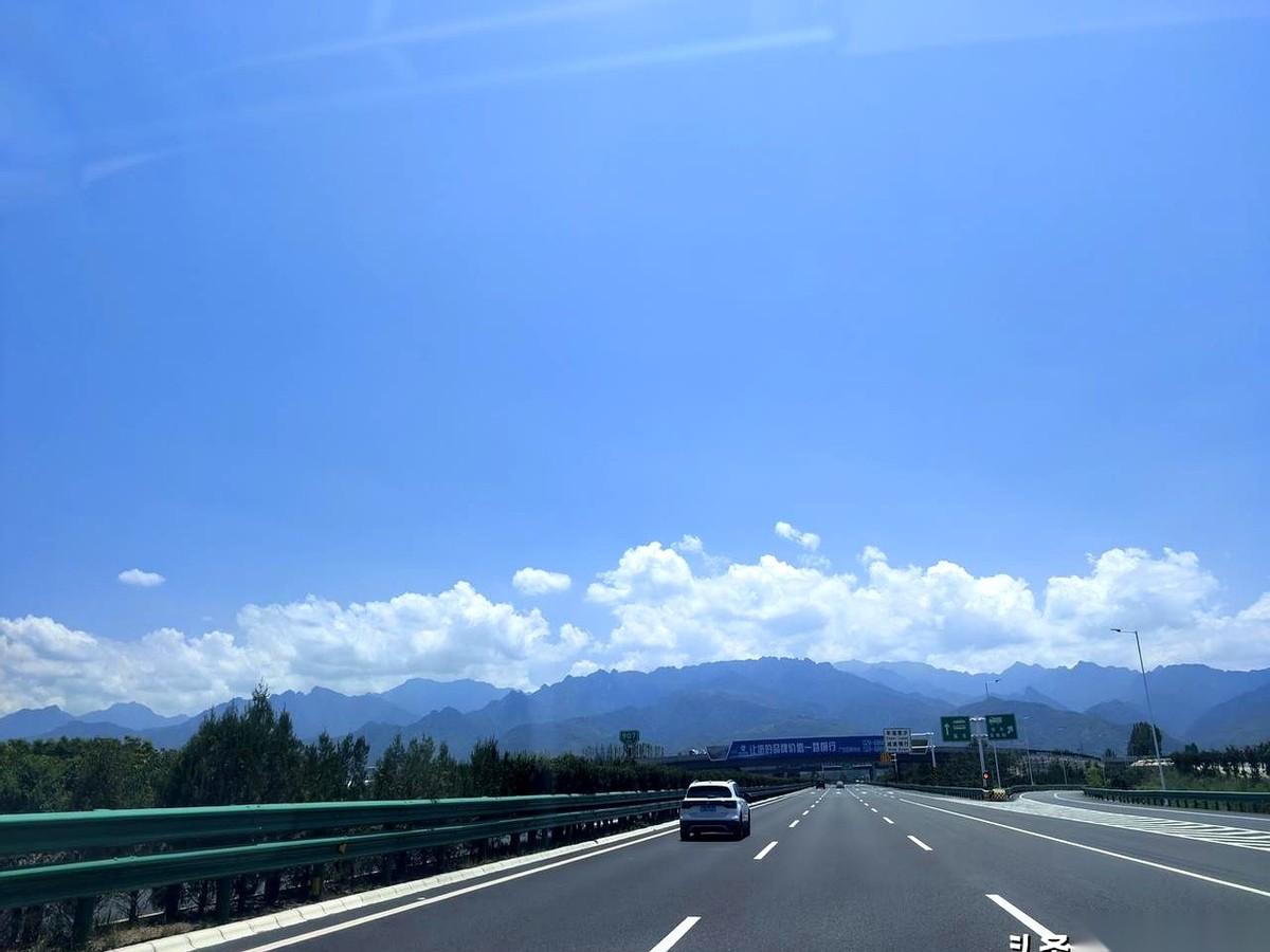 我真的会谢。
一脚油门从37度的西安城里逃出来，扎进秦岭，以为是进了冰箱，结果你