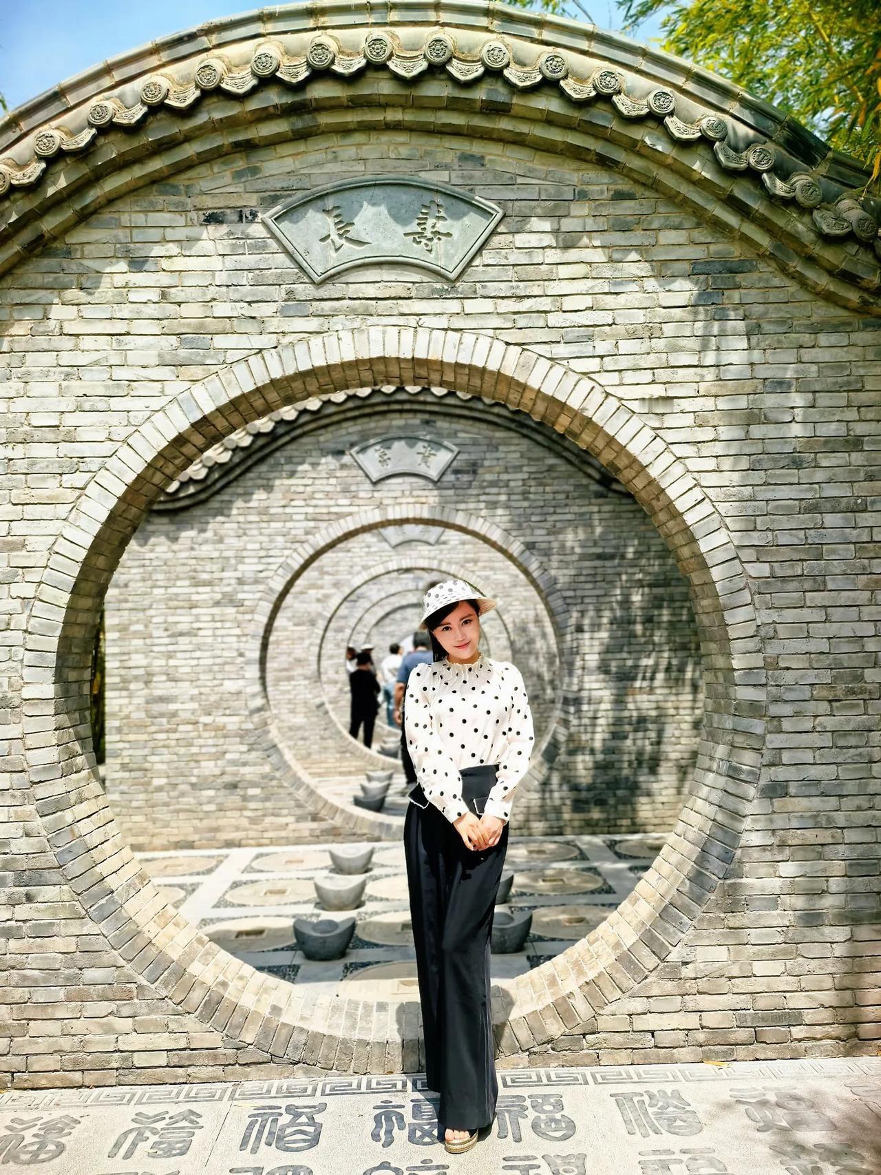 江山风月，本无常主，闲者便是主人
[送自己一朵花][彩虹][太阳][烟花][微风