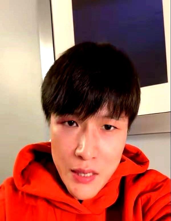 张伟丽在比赛中失利，但凭借赛事奖金和商业价值仍获得高额收入（2500万元），引发