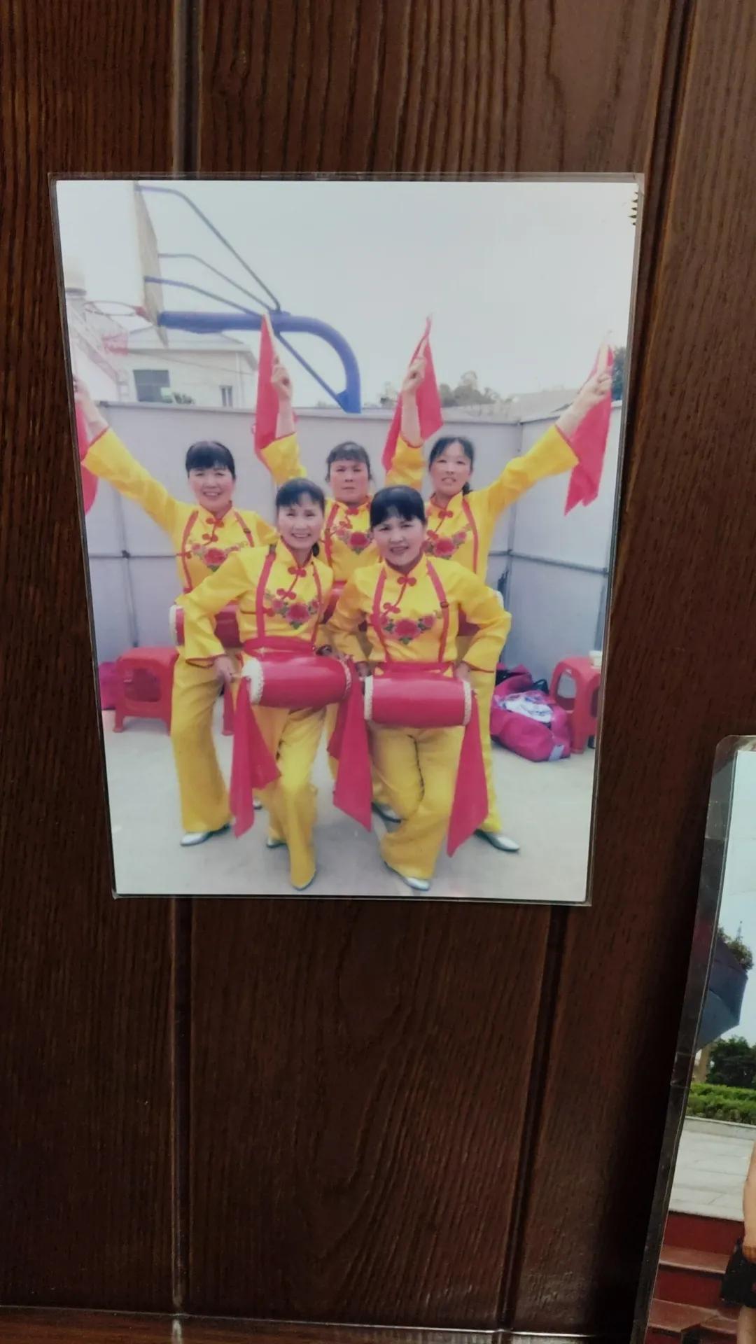 🌷一份祝福，总在晨光中到来；
✨一份快乐，总如朝霞般绽开；
✨一份关心，总陪你