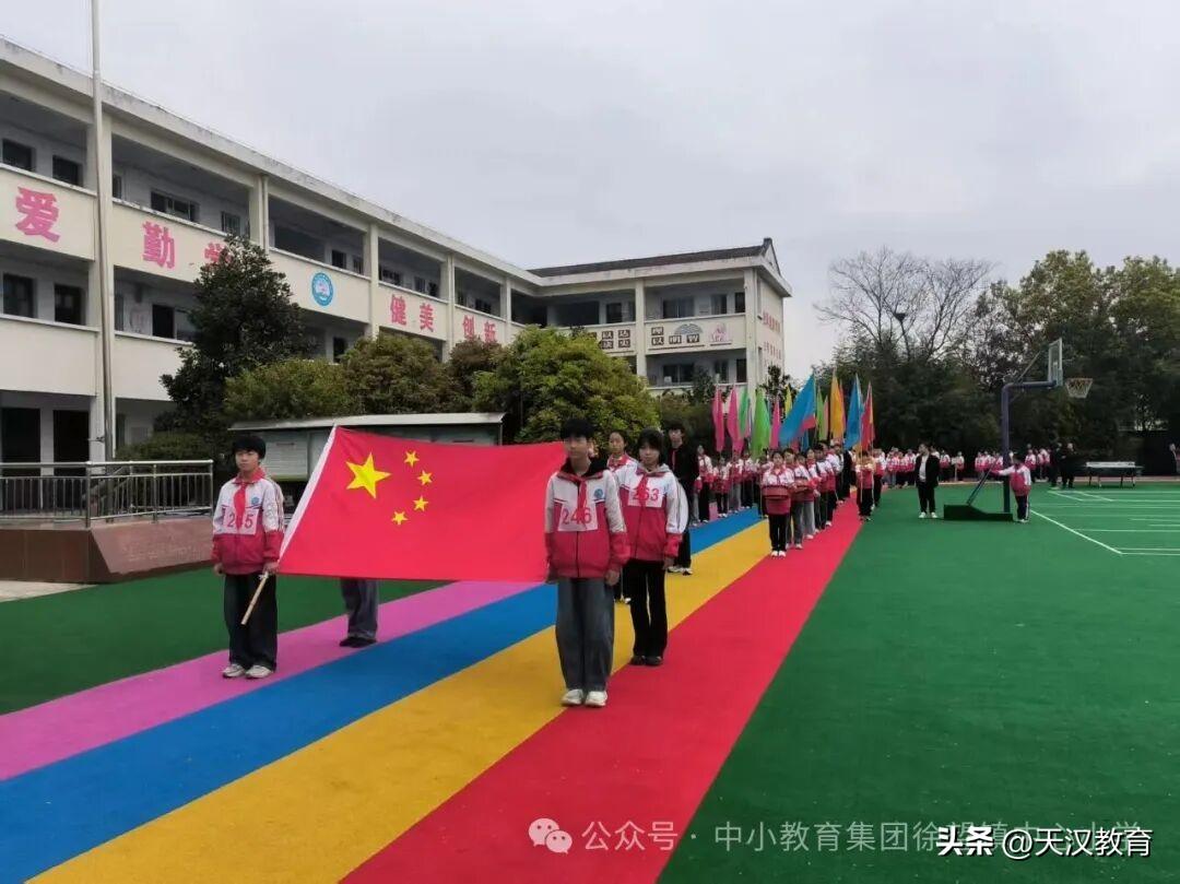 近日，汉台区徐望镇中心小学第十五届春季运动会盛大开幕，为期三天的运动盛宴，让全体