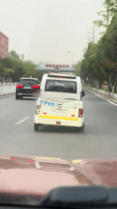 车子：到底是什么故障人：原来是卡机了[哈哈] ​​​