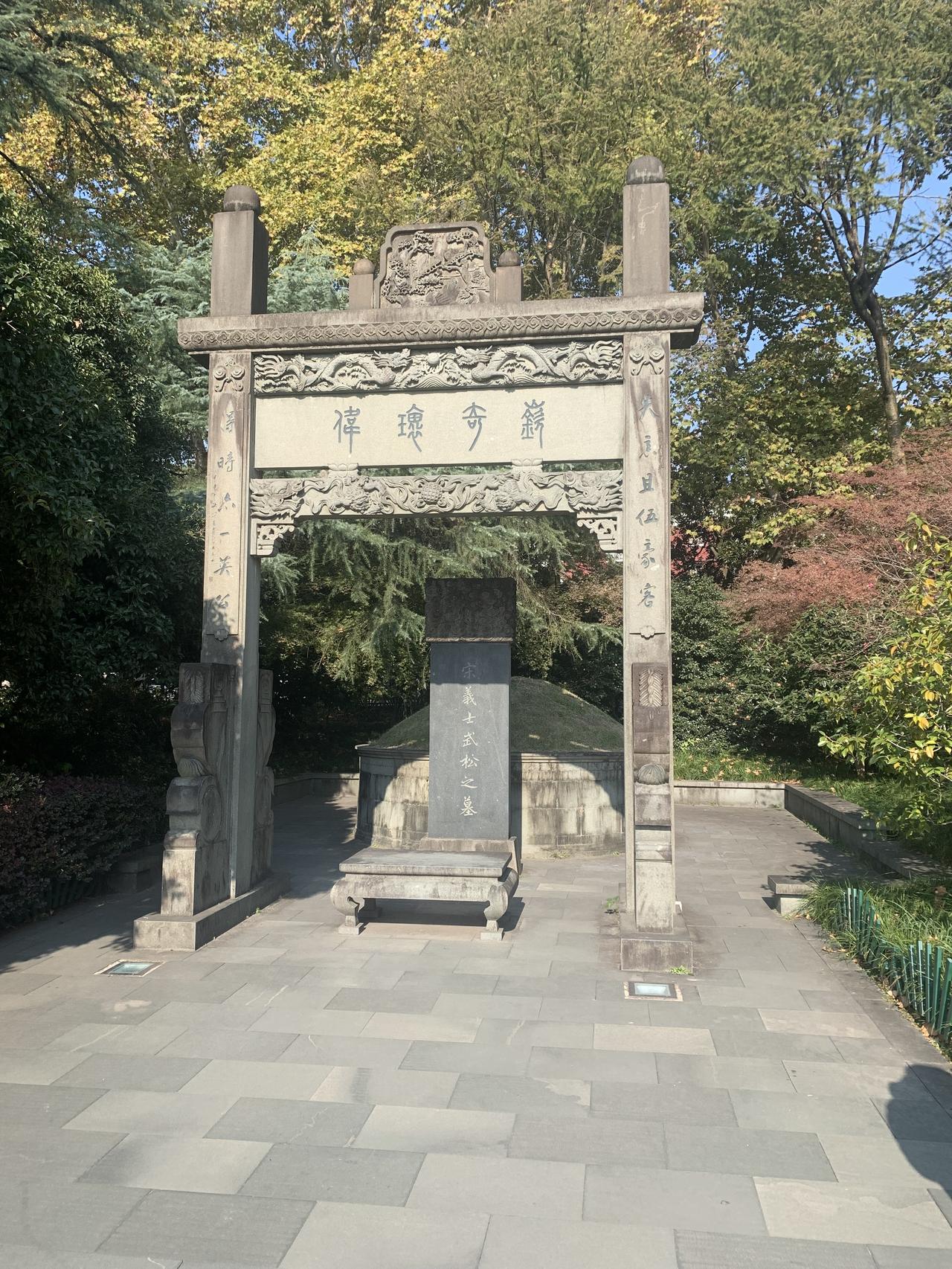 拍摄于杭州西湖畔。