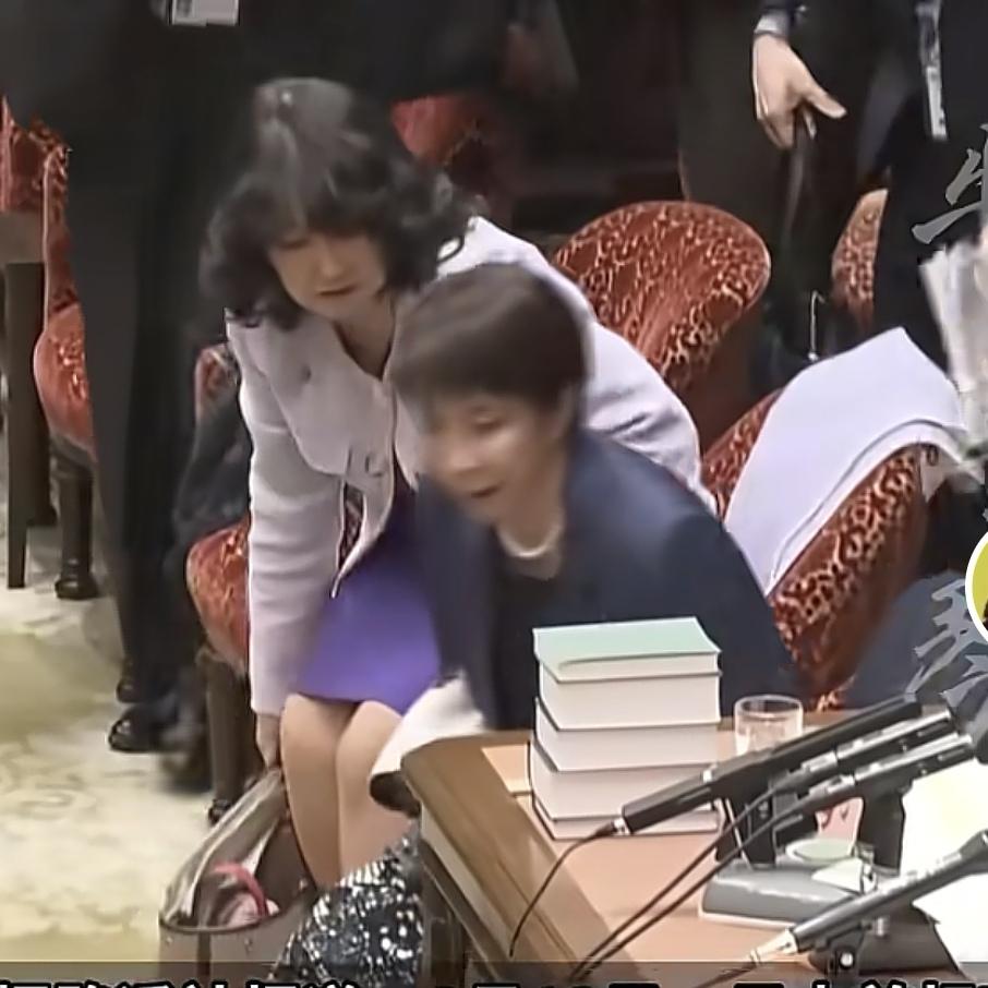 根据牛弹琴的视频。日本首相可能是大病缠身。高市早苗在日本开会的时候啊迟迟站不起来