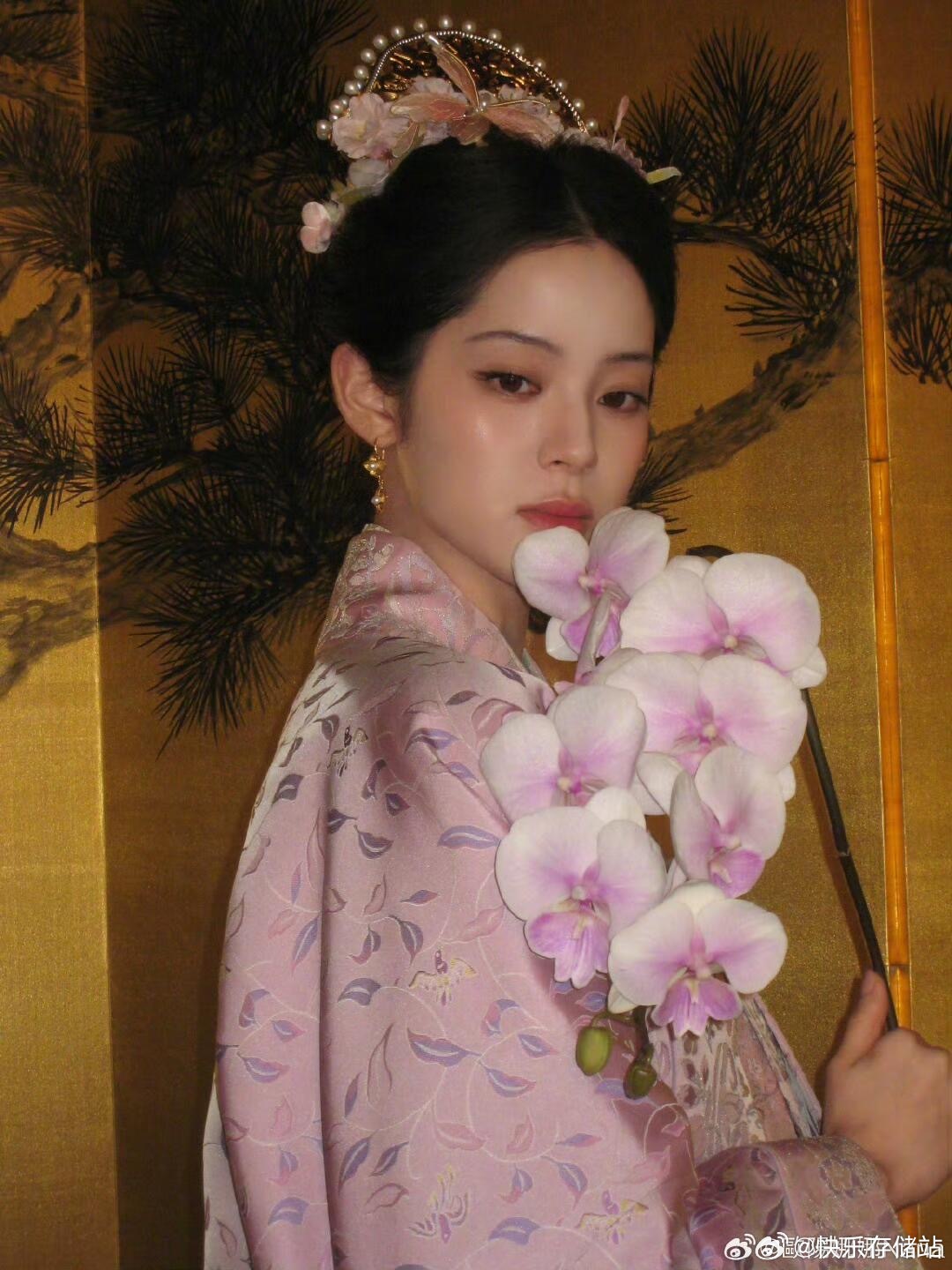 养眼！实在是太养眼了！！||欧阳娜娜更新央视元宵晚会后天花絮，好养眼的几位！元宵