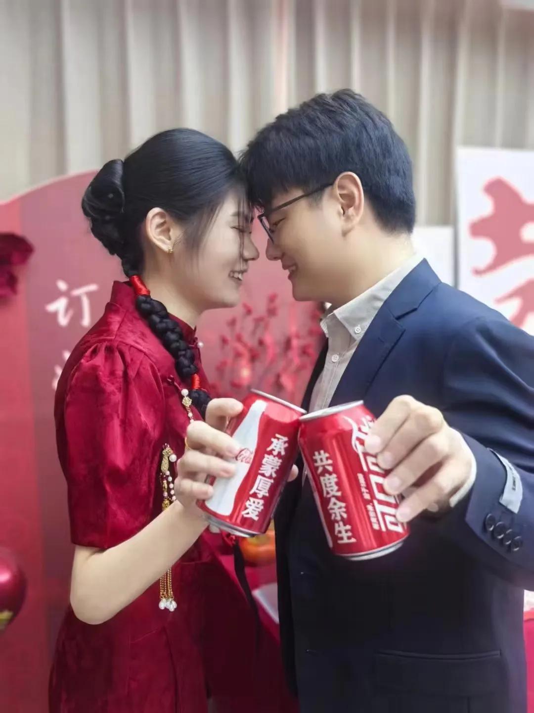 #上联：白酒啤酒葡萄酒；诚邀下联#
[送自己一朵花][玫瑰][比心]
下联:真情