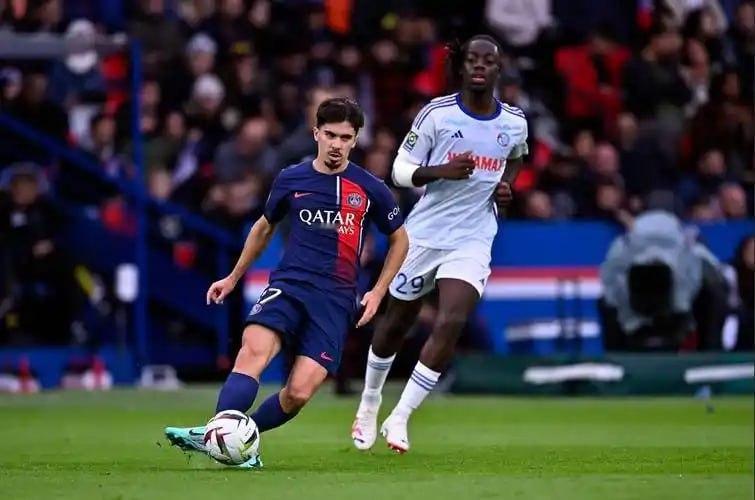 今日继续朝着好的方向出发！作品：摩纳哥vs巴黎圣曼    摩纳哥近期状态低迷，巴