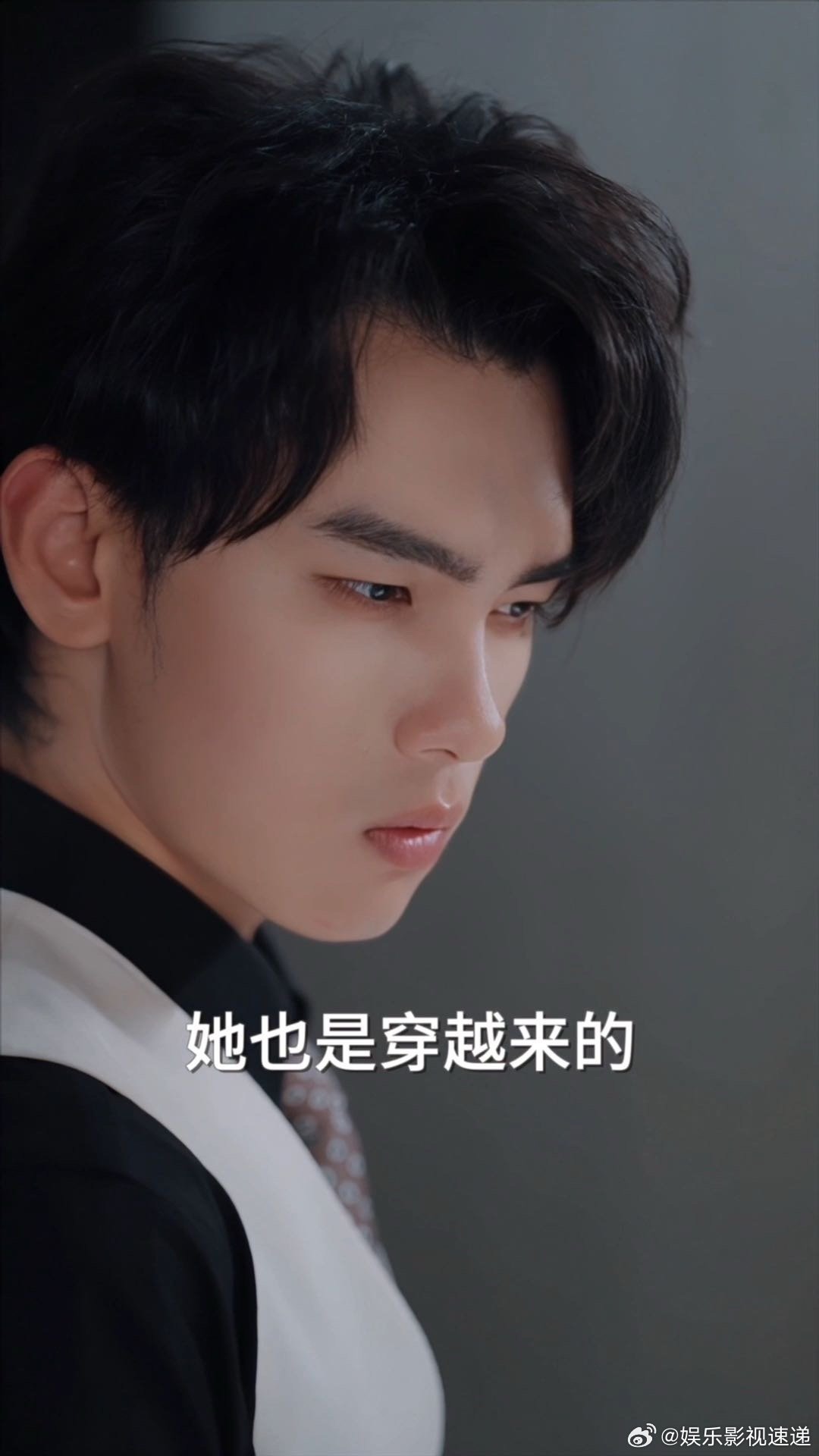 双系统文还是得看短剧双系统下的恋爱博弈哐当！追尾顾总裁豪车，尾灯都碎了！慌得一批