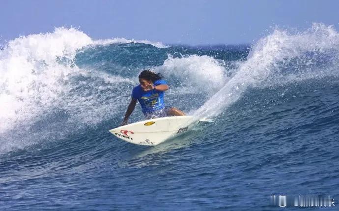 悲剧了！出演过《加勒比海盗》的男星在夏威夷冲浪时意外身亡。根据外媒报道，这位演员