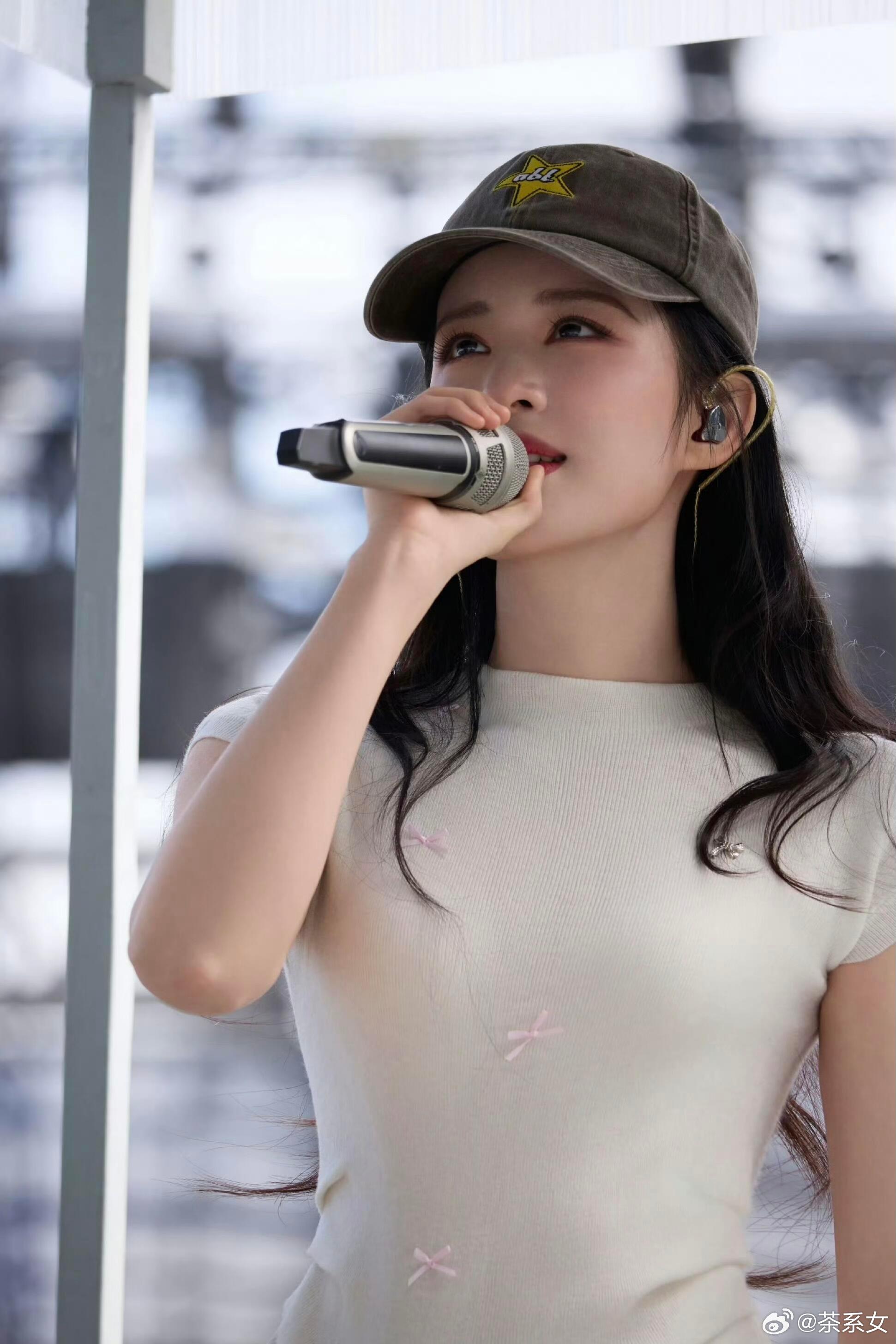 王楚然的长相和身材真的挑不出毛病。 