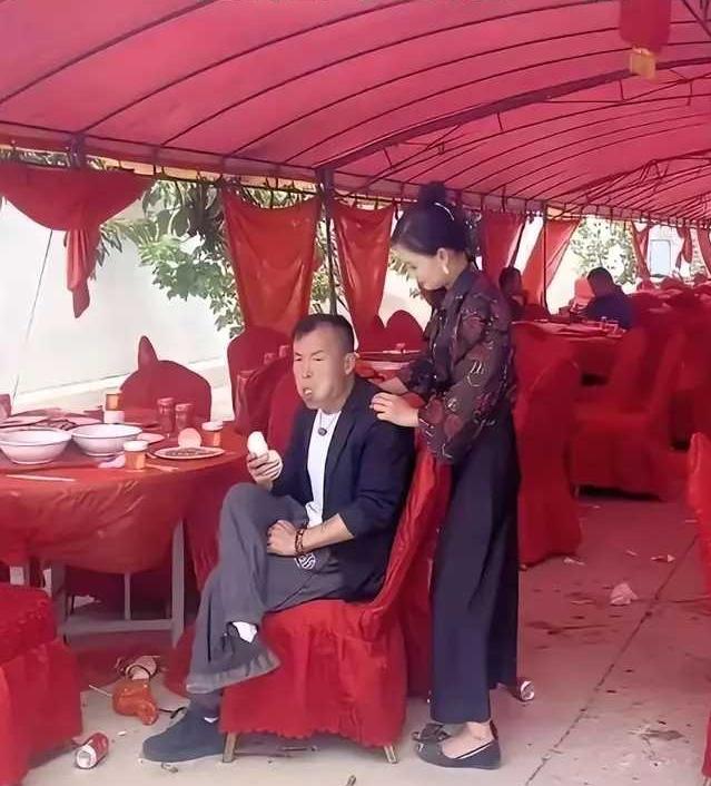 操办完儿子的婚事，总算了一件心愿了。