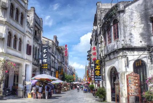 一个奇怪又扎心的现象：子女最大的恶，就是花着父母的钱，吃着他们从未吃过的东西，最