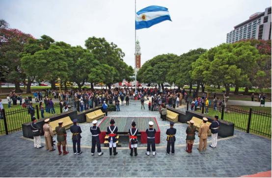 听说美国要收拾两个“不听话”的盟友，一个是西班牙，一个是英国！打算直接暂停西班牙