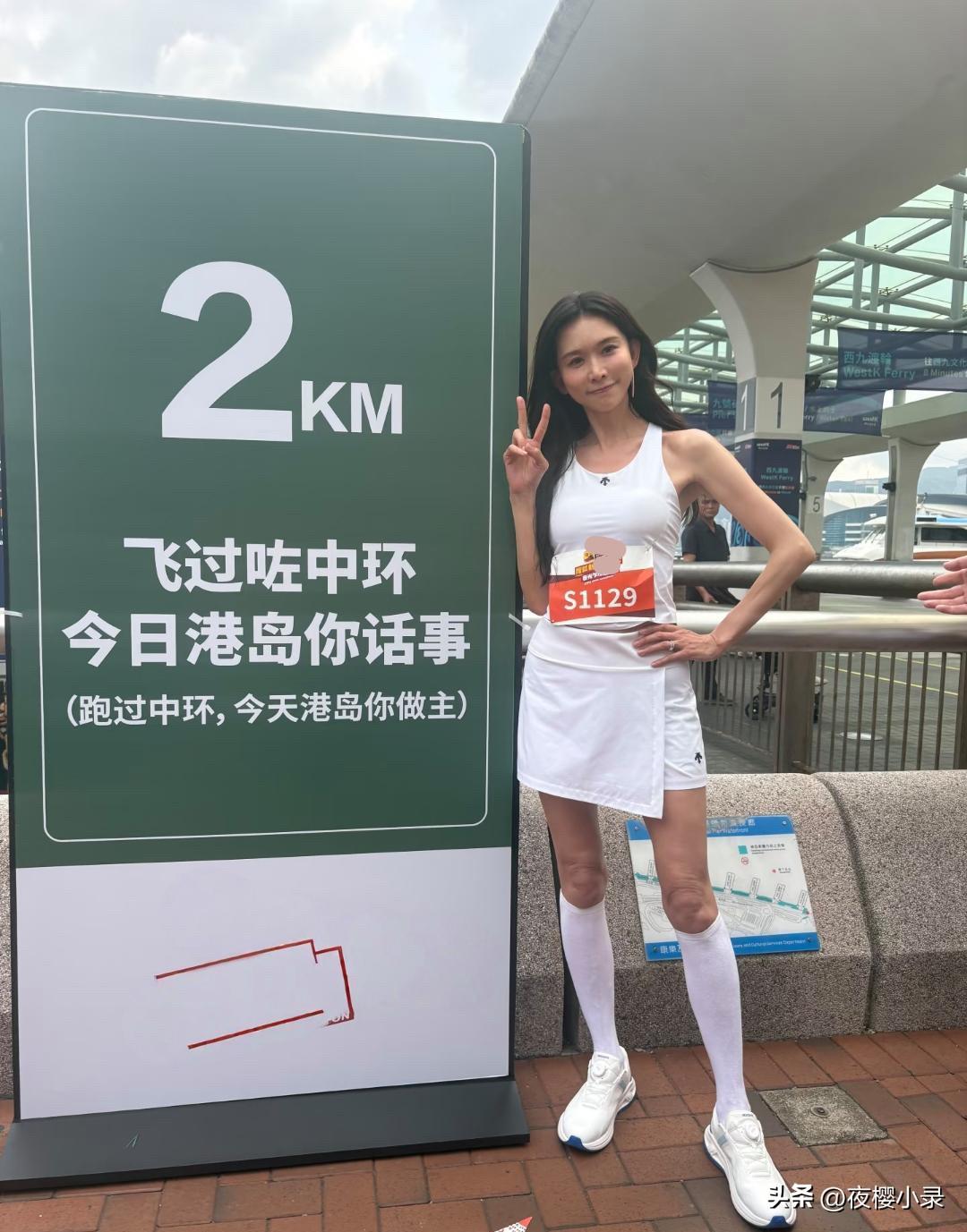 52岁林志玲在香港参加马拉松赛跑，她真人看起来好瘦，显得头很大，苍老感还挺重的。