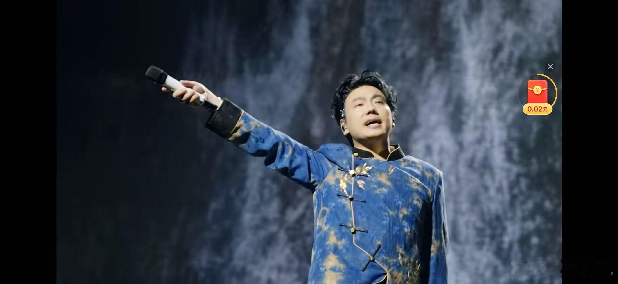 当《你的万水千山》在三十个城市回荡，海来阿木用歌声告诉我们：真正的艺术永远在路上