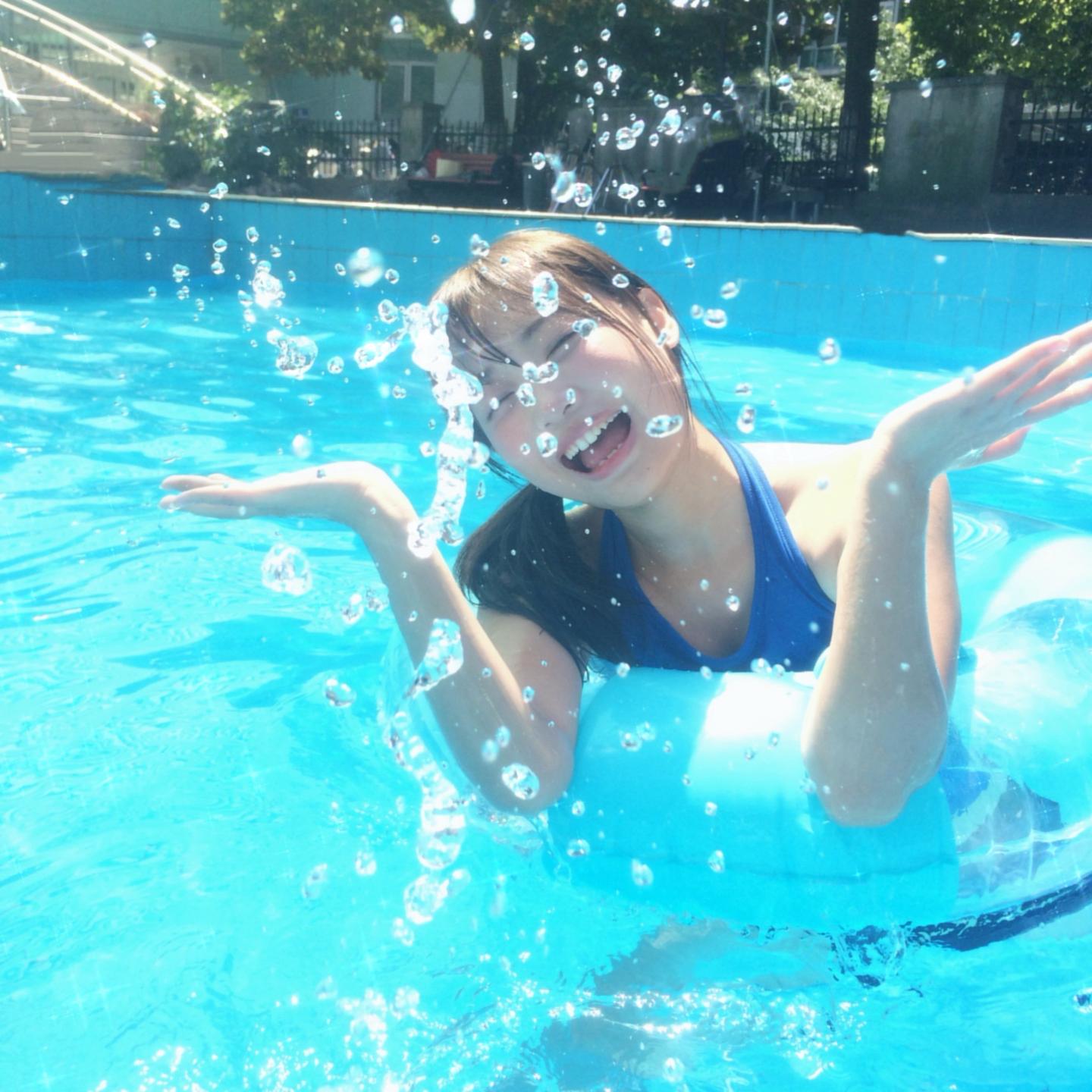 summer in the pool🐰。