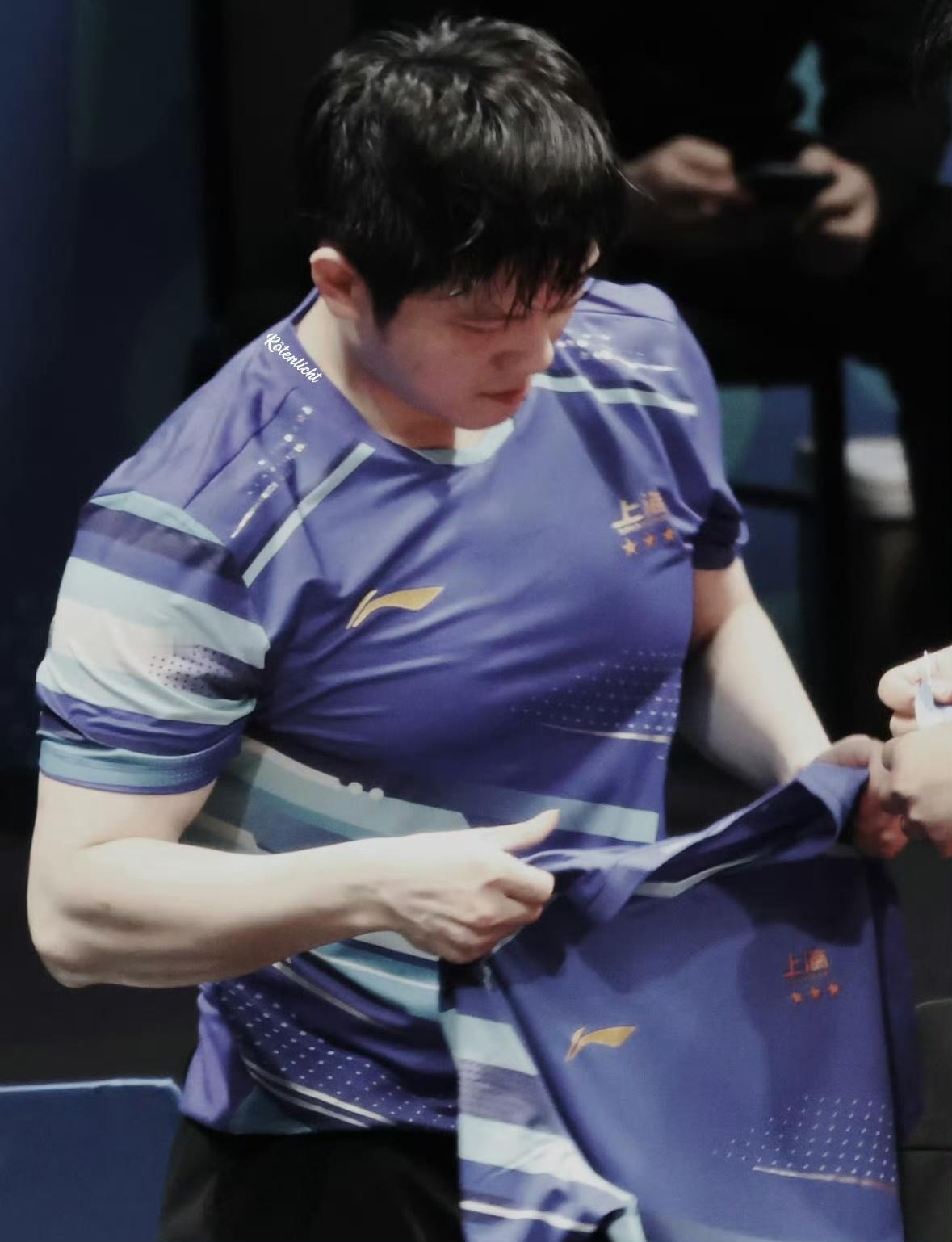 这个世界坏人太多了 我要来振东怀里躲躲35236 