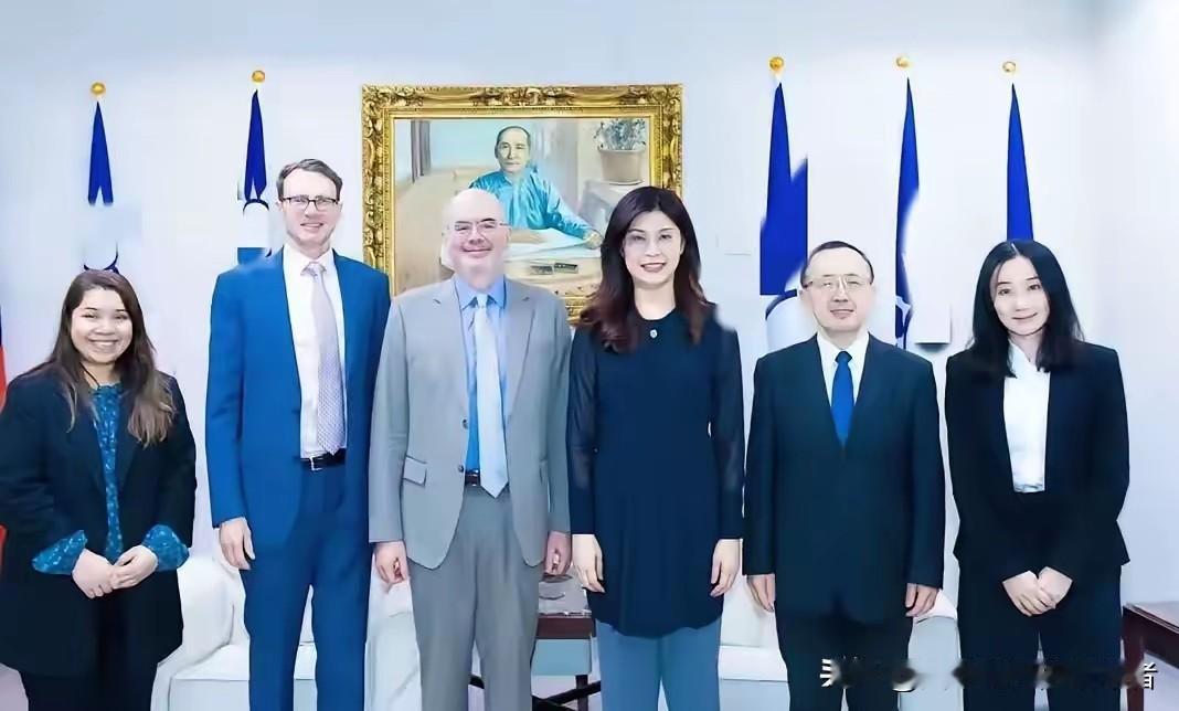 美国在台协会的“
拜会”变了味，郑丽文这波操作可真是够刚！  

谷立言特意开车