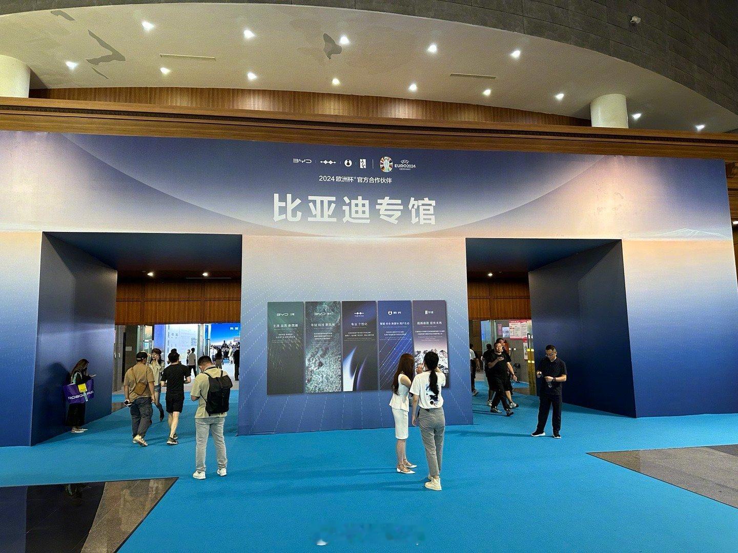 比亚迪真是财大气粗啊，包了整个9号馆！#2024成都车展# ​​​