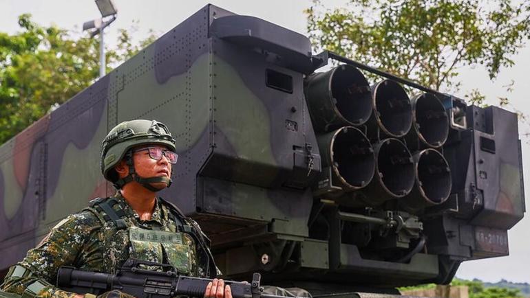 美国刚砸111亿把海马斯、标枪堆进台湾搅乱台海，咱们转头就把无人机、雷达送到美国