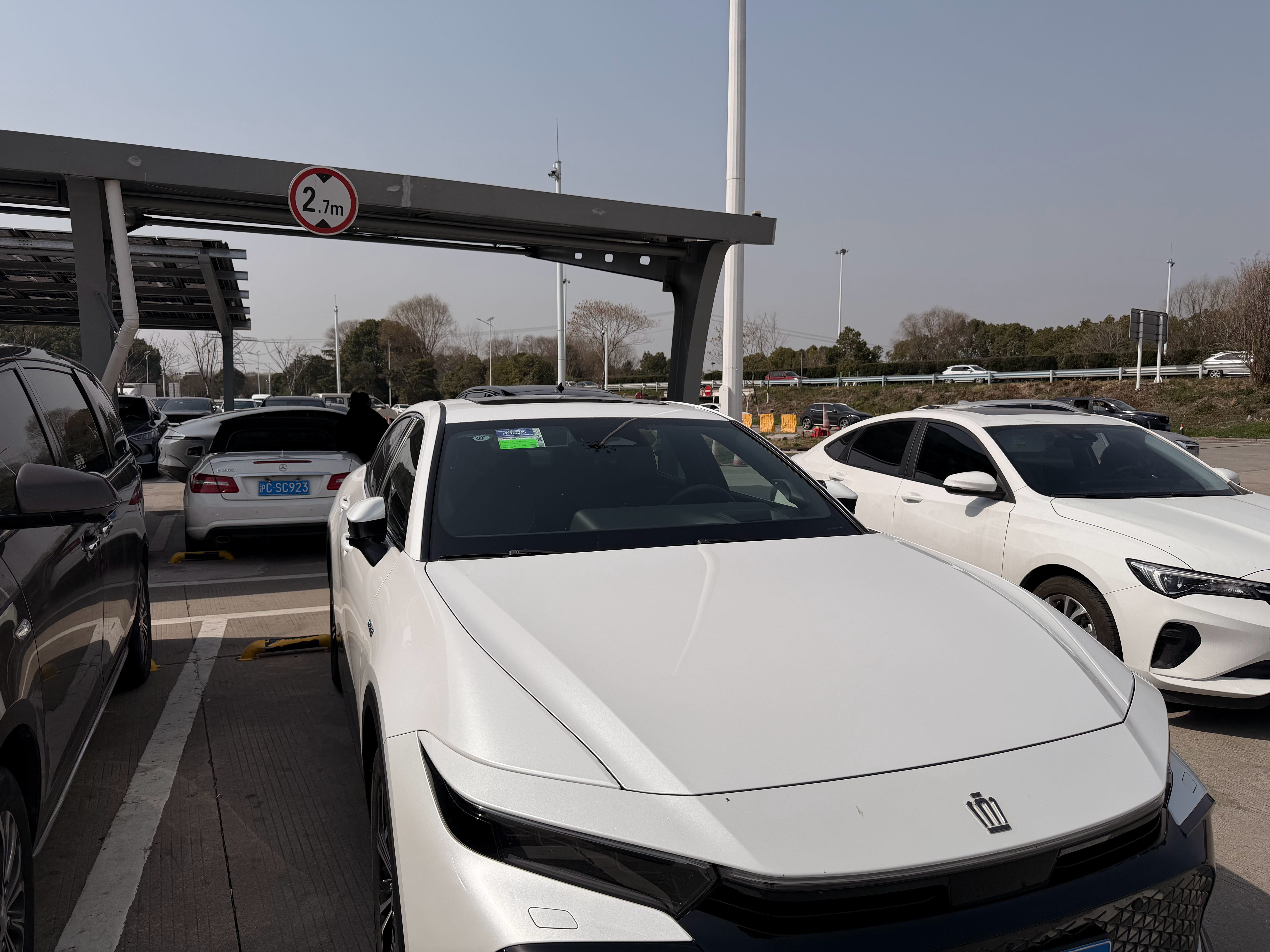 初六一早沿着G50沪渝高速返沪，3小时38分钟只开了231公里，明天无论如何都会