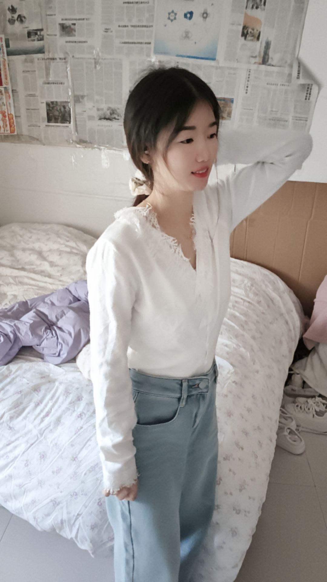 女子之身，能屈能伸，我可以吃苦，也可以享福，没那么矫情，我见过黑暗举头...