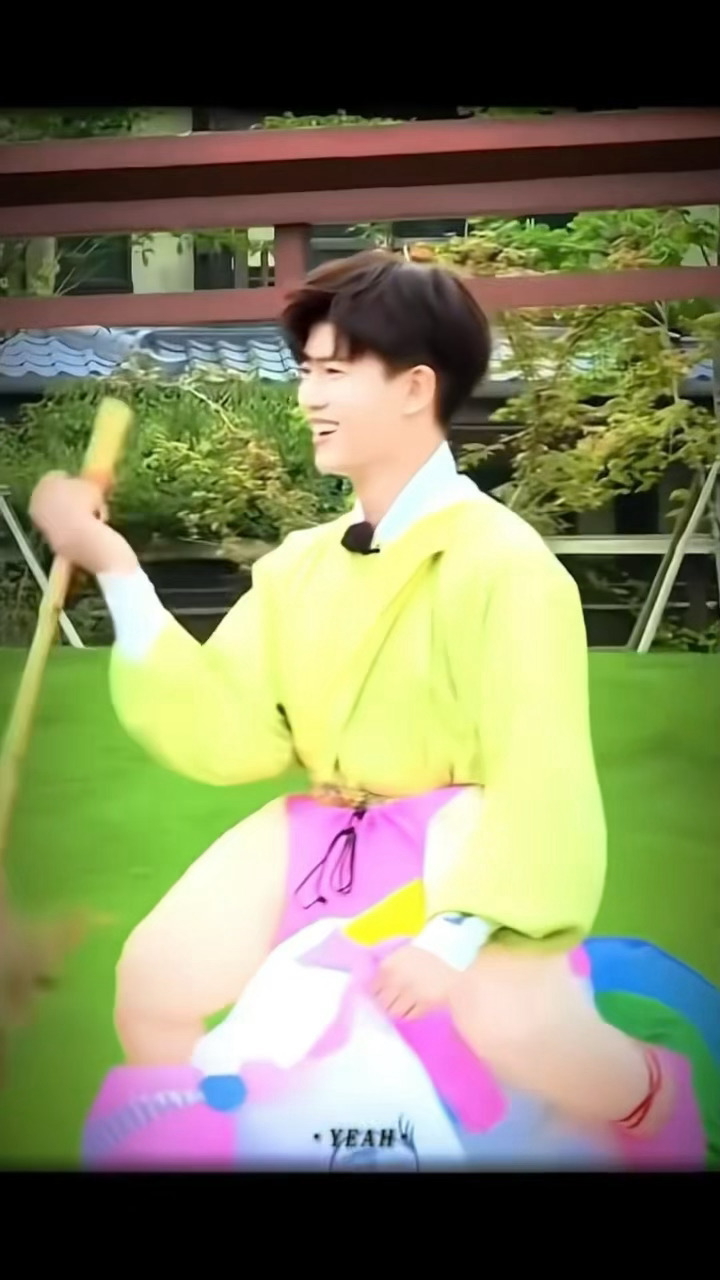 超喜欢这样的任嘉伦阳光明媚，永远热血，少年感满满❗️