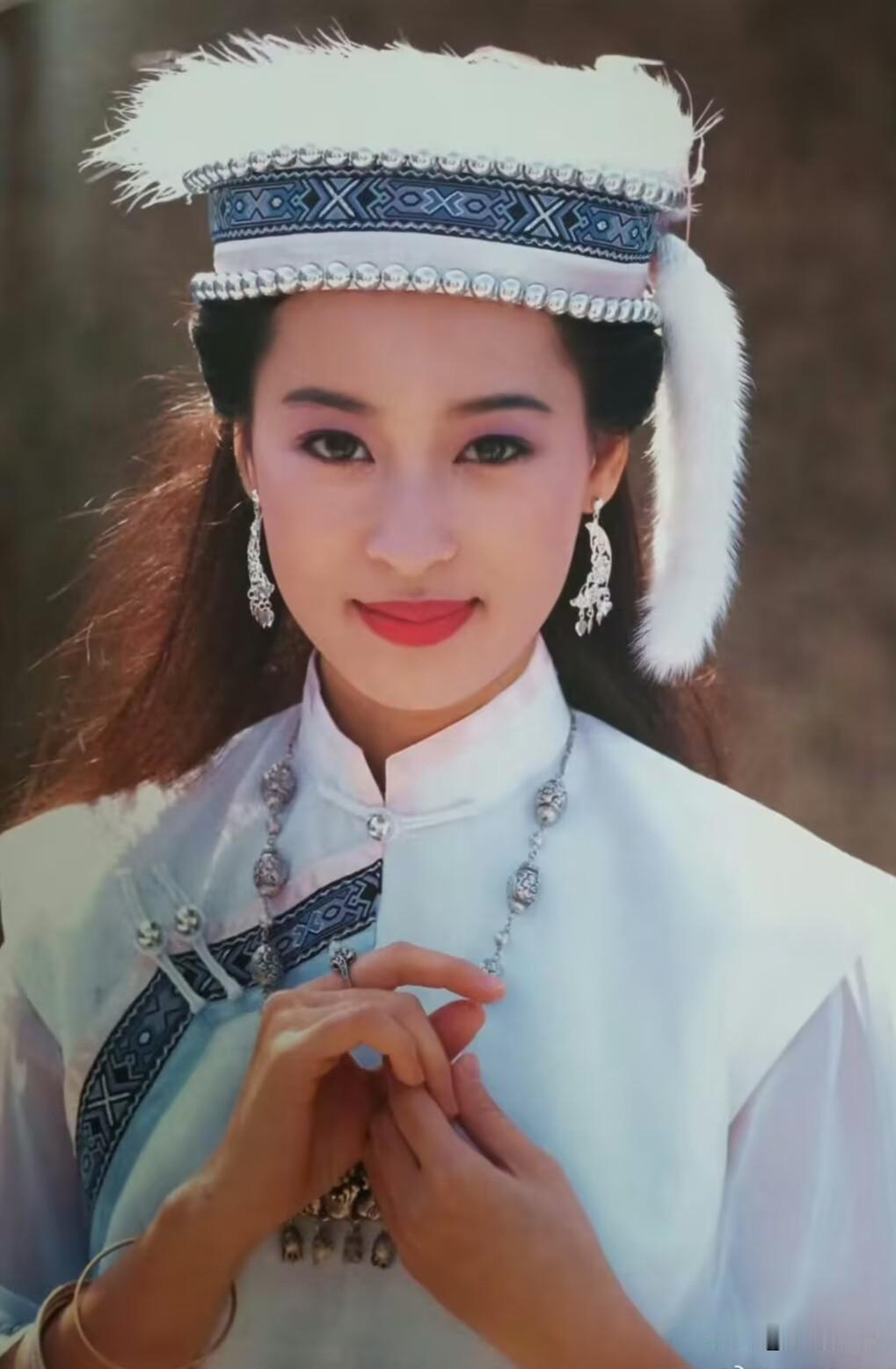 《大众偶像海报特集》14期
黎美娴、陈玉莲、曾华倩、梁佩瑚、黎姿、李嘉欣、周慧敏