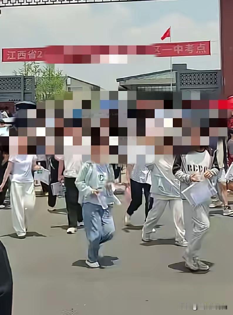 今天高考最吃亏的要数复读生
​朋友的女儿去年高考分数480多分，高不成低不就的分