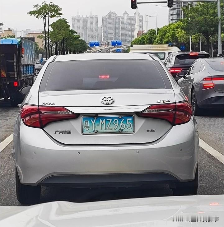 这种牌是咋搞的，远了看不清楚数字。