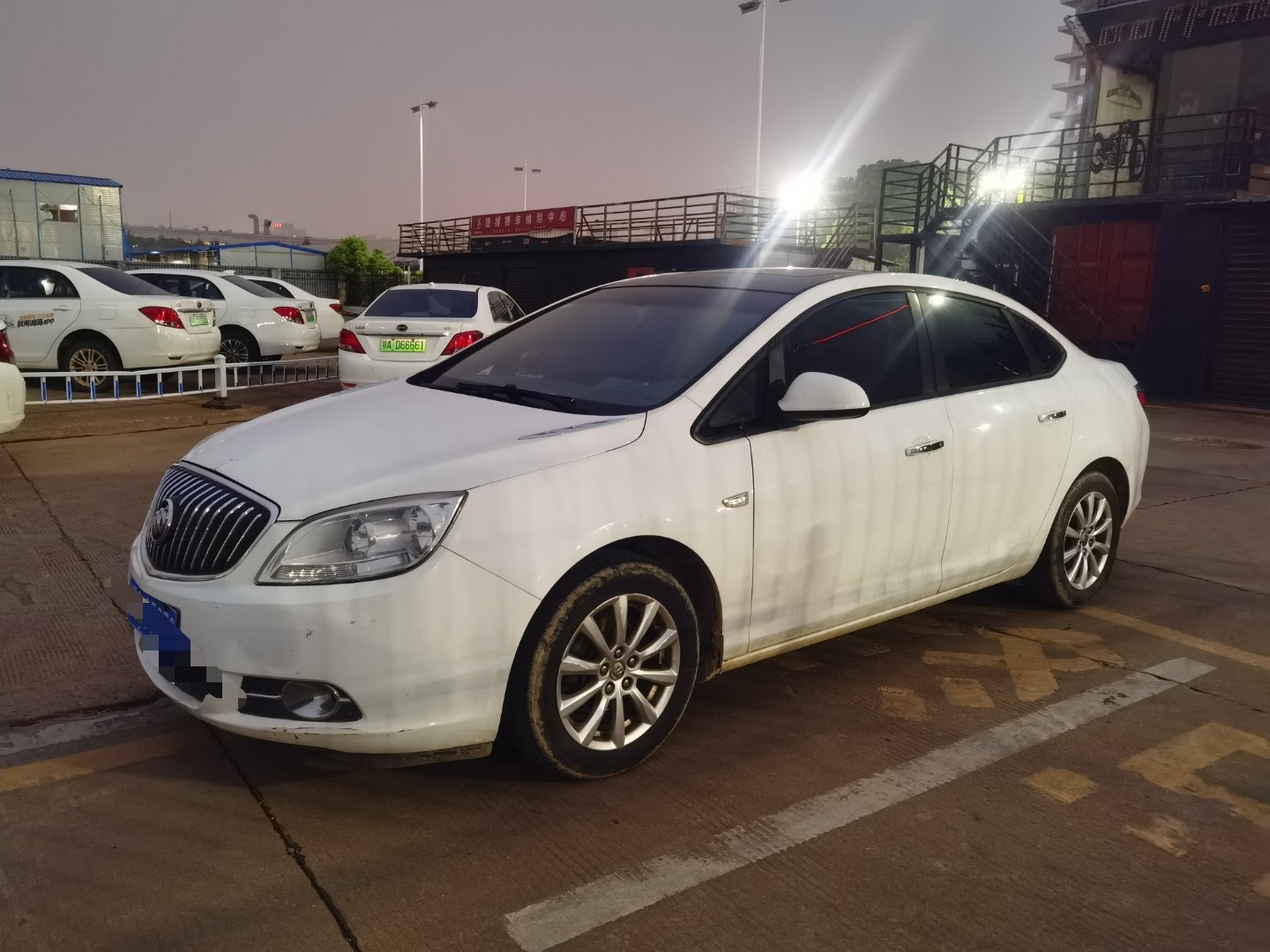 今日从咸宁开回的别克英朗，整体还不错，高速轻松130-140车主今年做了大保养1