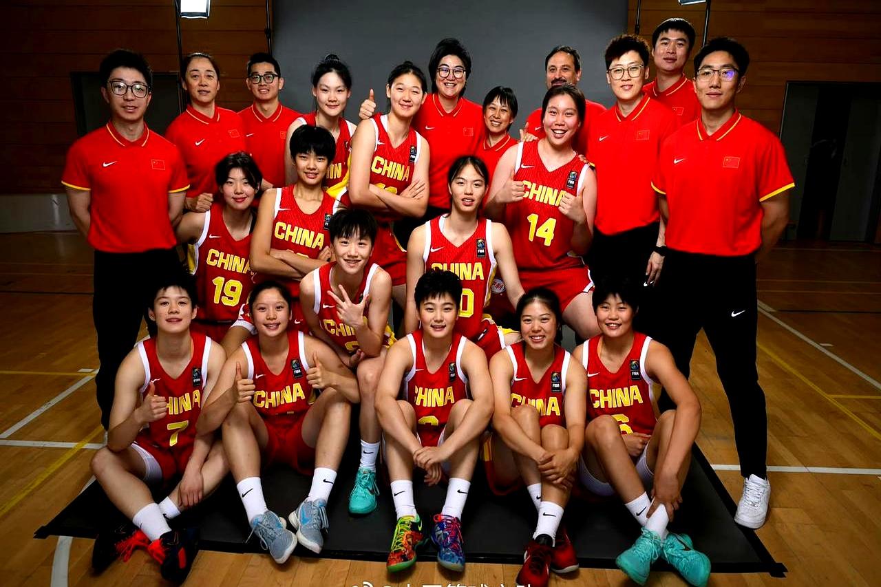 20:15一到，心就提起来了。
中国U17女篮打德国，这一役就是向八强叩门。
U