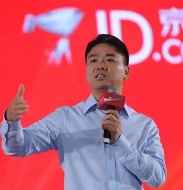 001号快递员退休领4800养老金，刘强东当年的承诺兑现了吗？