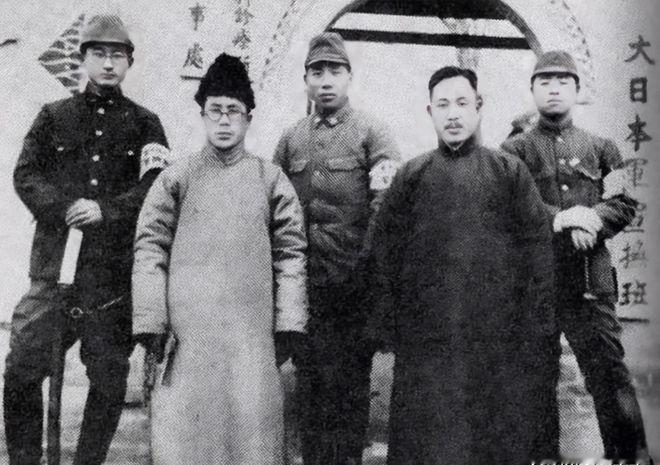他当卧底10年，娶日本妻，吃日本饭，用16字密电坑杀2万日寇！
不少朋友刷到这段