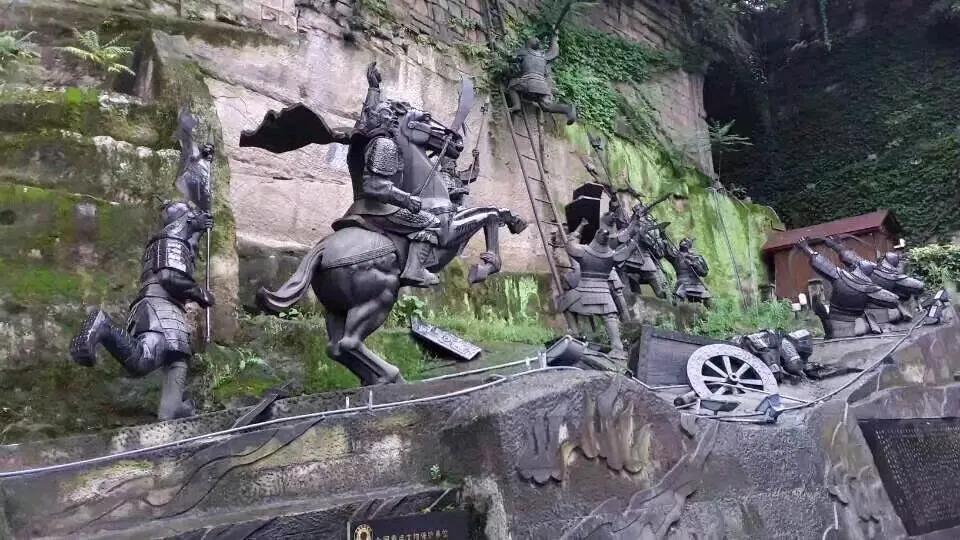蒙哥攻打钓鱼城解释
这个问题，1259年2月，蒙哥汗亲至率大军兵临钓鱼城下，开始