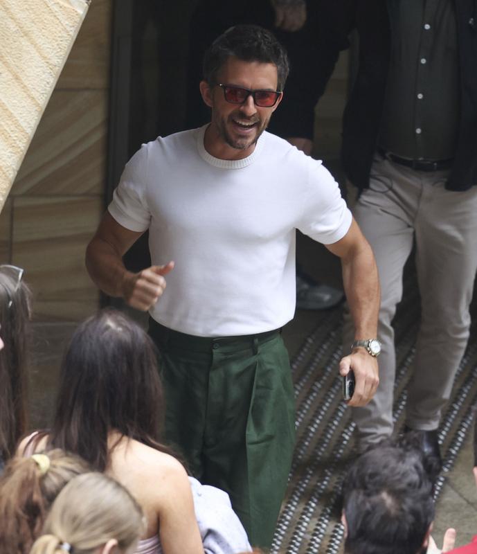 当地时间11月4日，《人物》杂志把2025年“全球最性感男士”称号给了英国演员乔