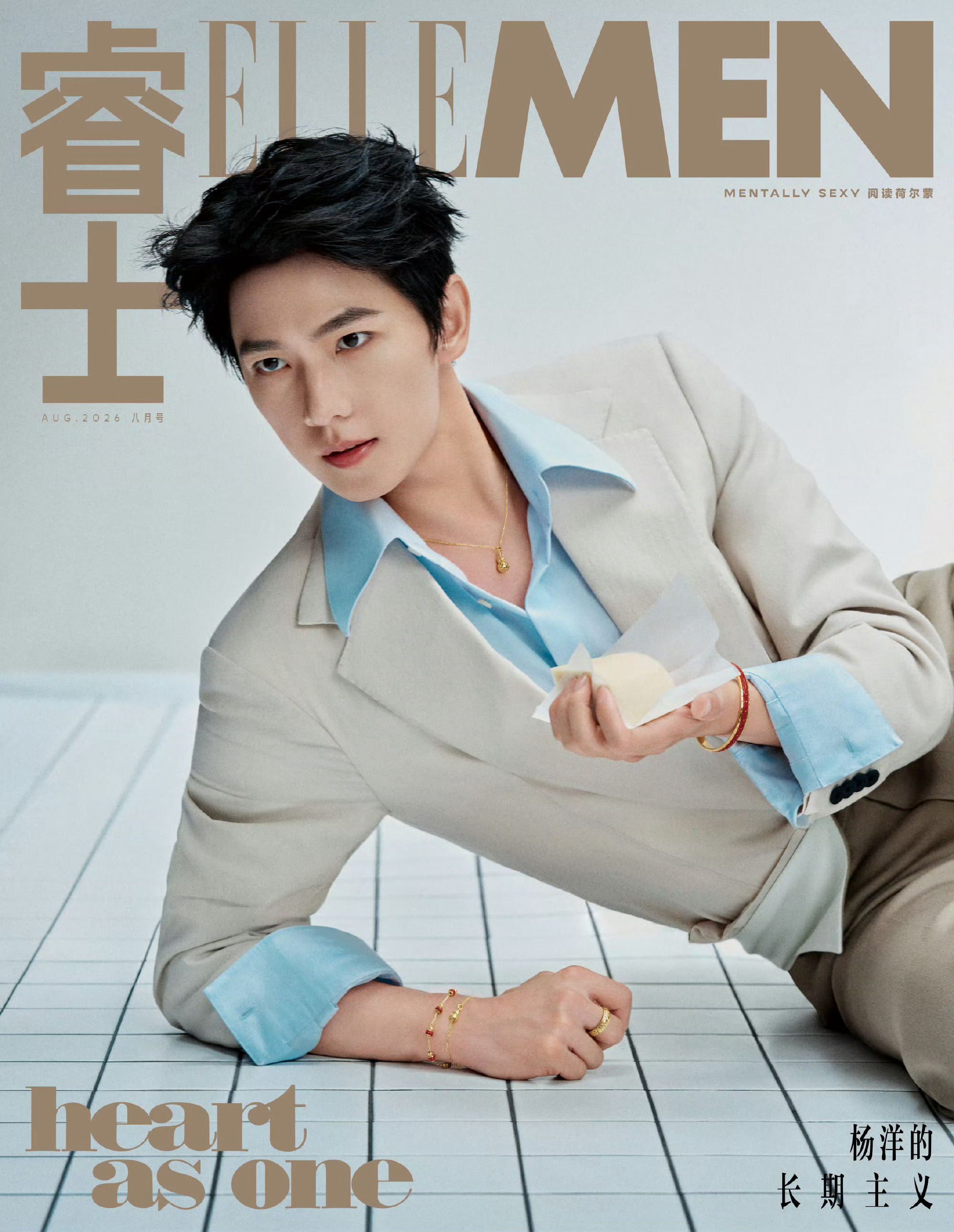 周大福全球代言人杨洋登上《ELLEMEN》八月刊封面，来自生日月的惊喜哦，五大男