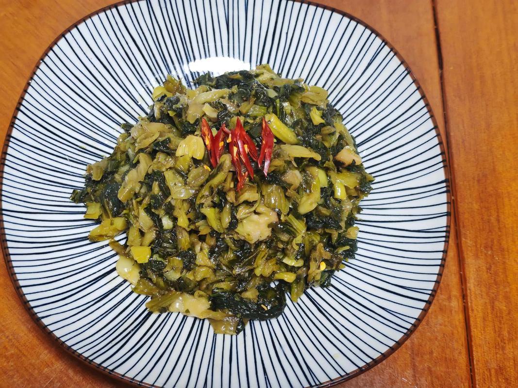 上联:   二碗，白米饭，
下联：一碟， 咸菜丁，
