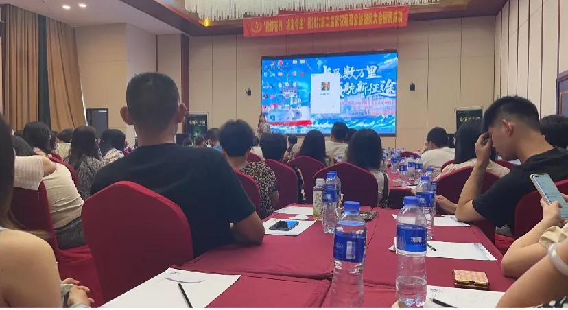 相亲市场也太卷了吧
昨天参加了一场公益相亲活动，基本都是体制内的单身男女青年，还