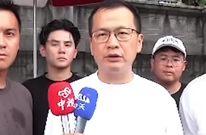 罗智强发起今晚“食安守夜”：

为7月25日静坐。台湾中联油脂大豆色拉油被检出苯