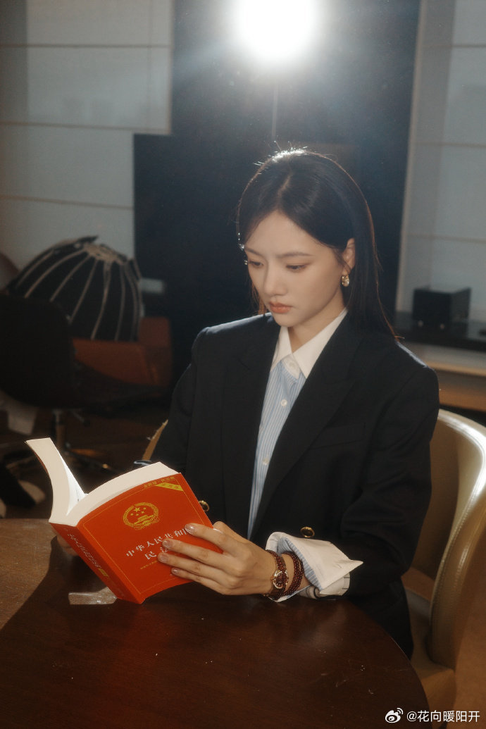 任敏新剧角色人设任敏新剧一个人就是一个团队越看任敏演的秦睿越上头🤯，《家事法庭