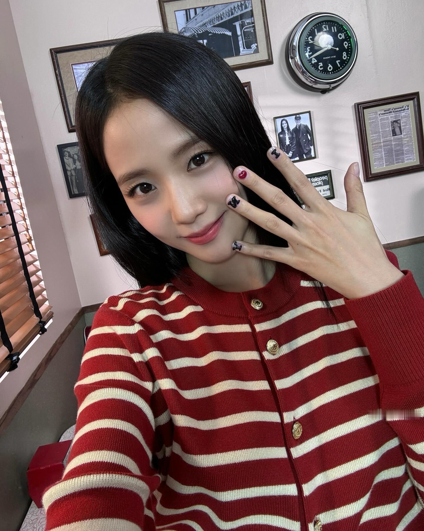 金智秀 💕金智秀奢永一 “希望别人想起我时，总是记着微笑时的我”