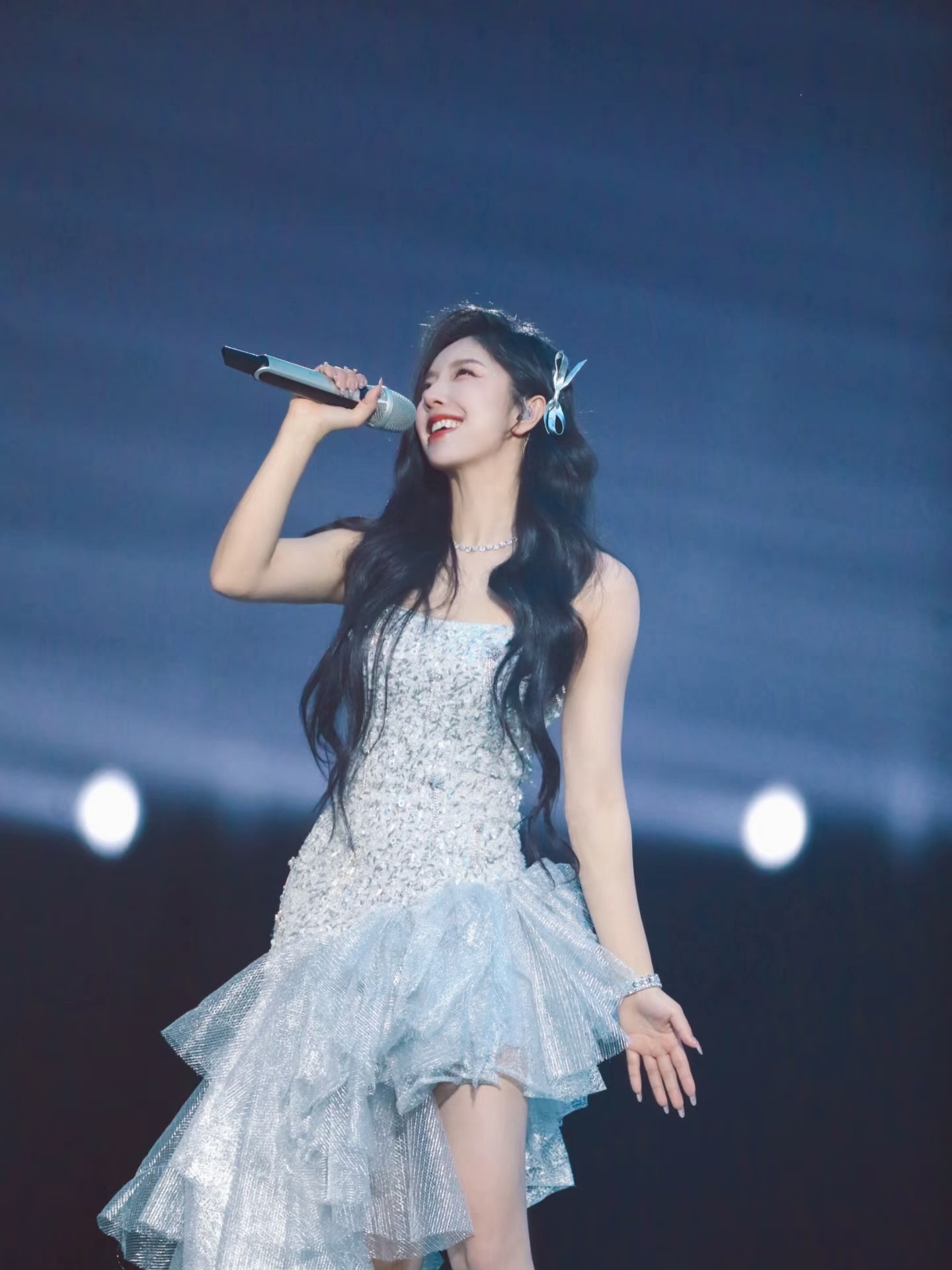 赵奕欢看完今年浪姐的感受赵奕欢真的敢说，一句话戳中观众心声。舞台美、妆造绝、宣传