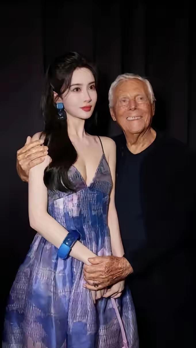 大美女孟子义身边这位老者是谁？一手搂着肩，另一只搂着手。孟子义感觉好尴尬啊！孟子